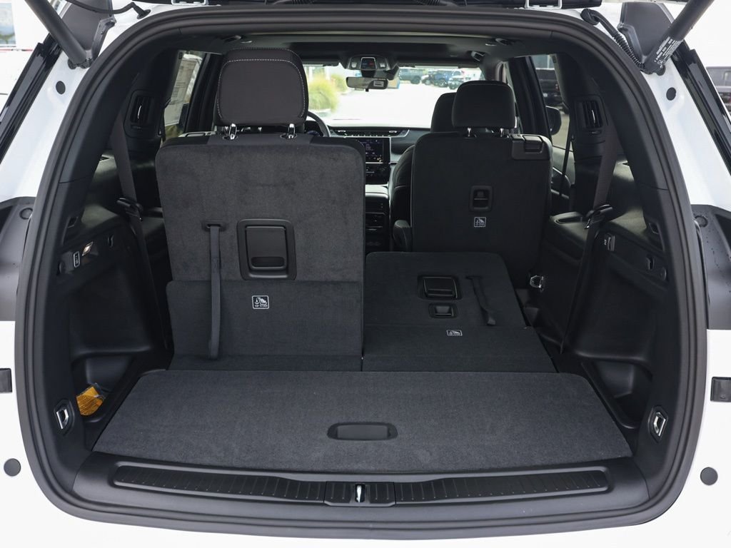 New 2026 Bright White Clear-Coat Exterior Paint Jeep Laredo image 15