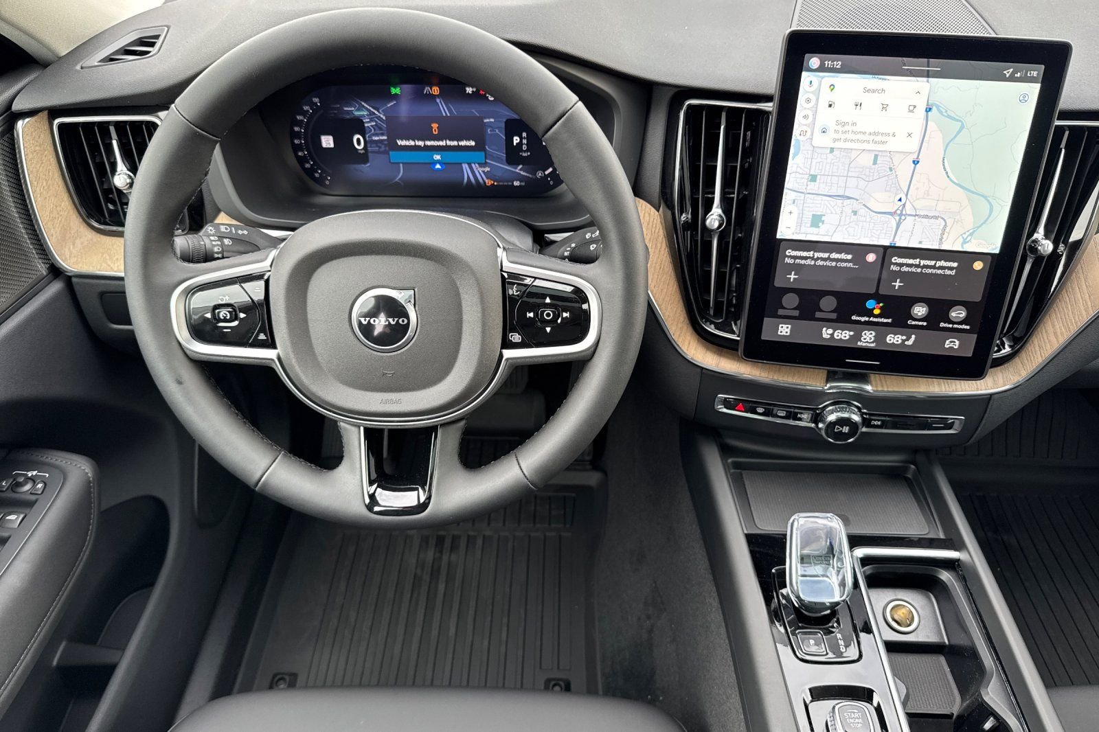 2026 Volvo XC60 Plus - Photo 13