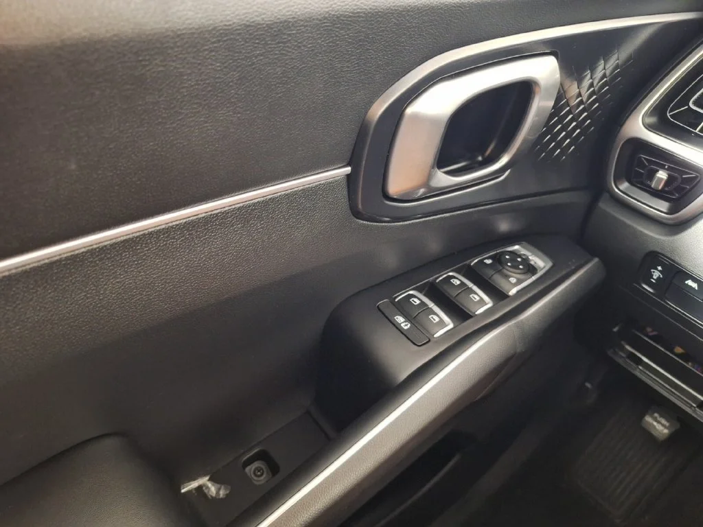 Used 2022 Sparkling Silver Kia S image 17