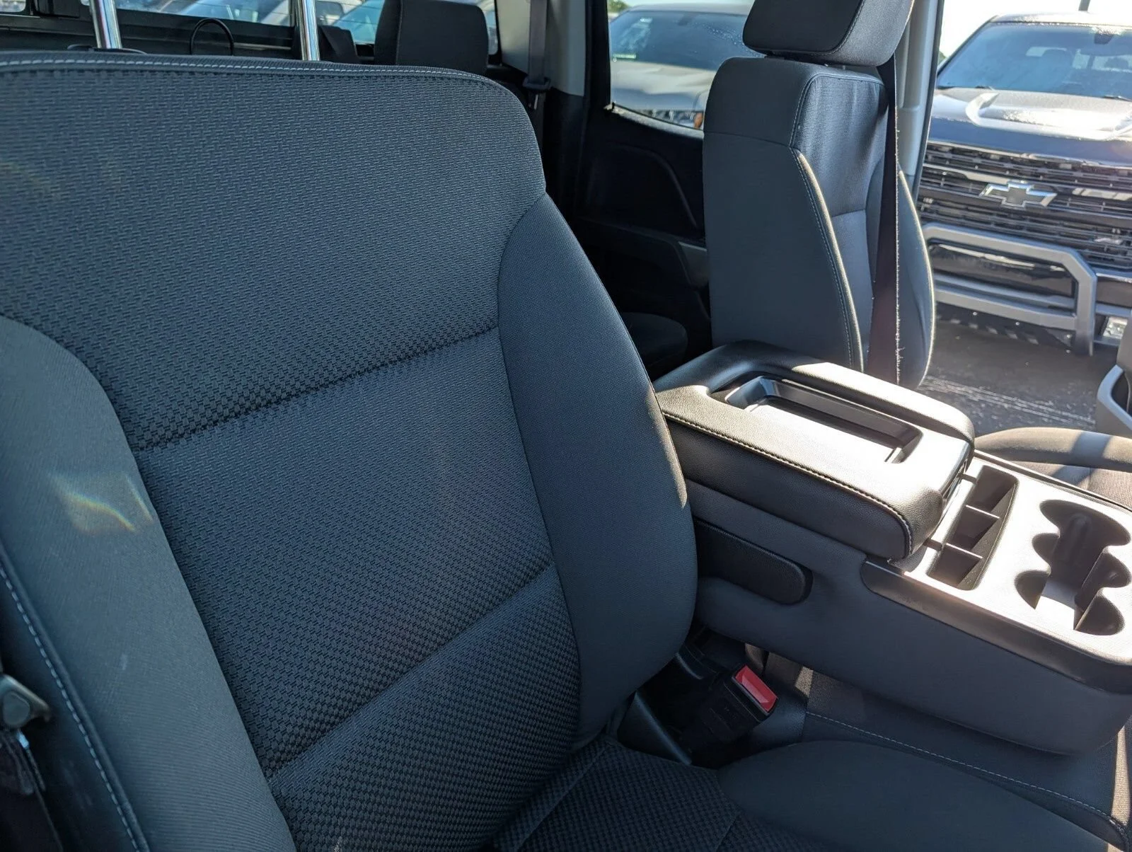 Used 2017 SUMMIT WHITE Chevrolet LT image 22