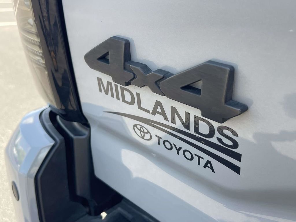 Used 2021  Toyota Limited image 11