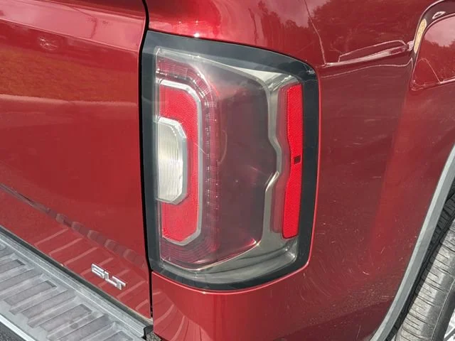 Used 2018 RED QUARTZ TINTCOAT GMC SLT image 10