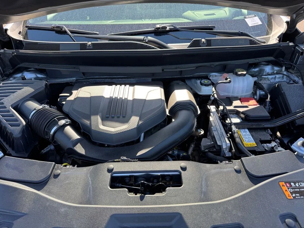 Used 2025 Silver GMC Elevation image 19