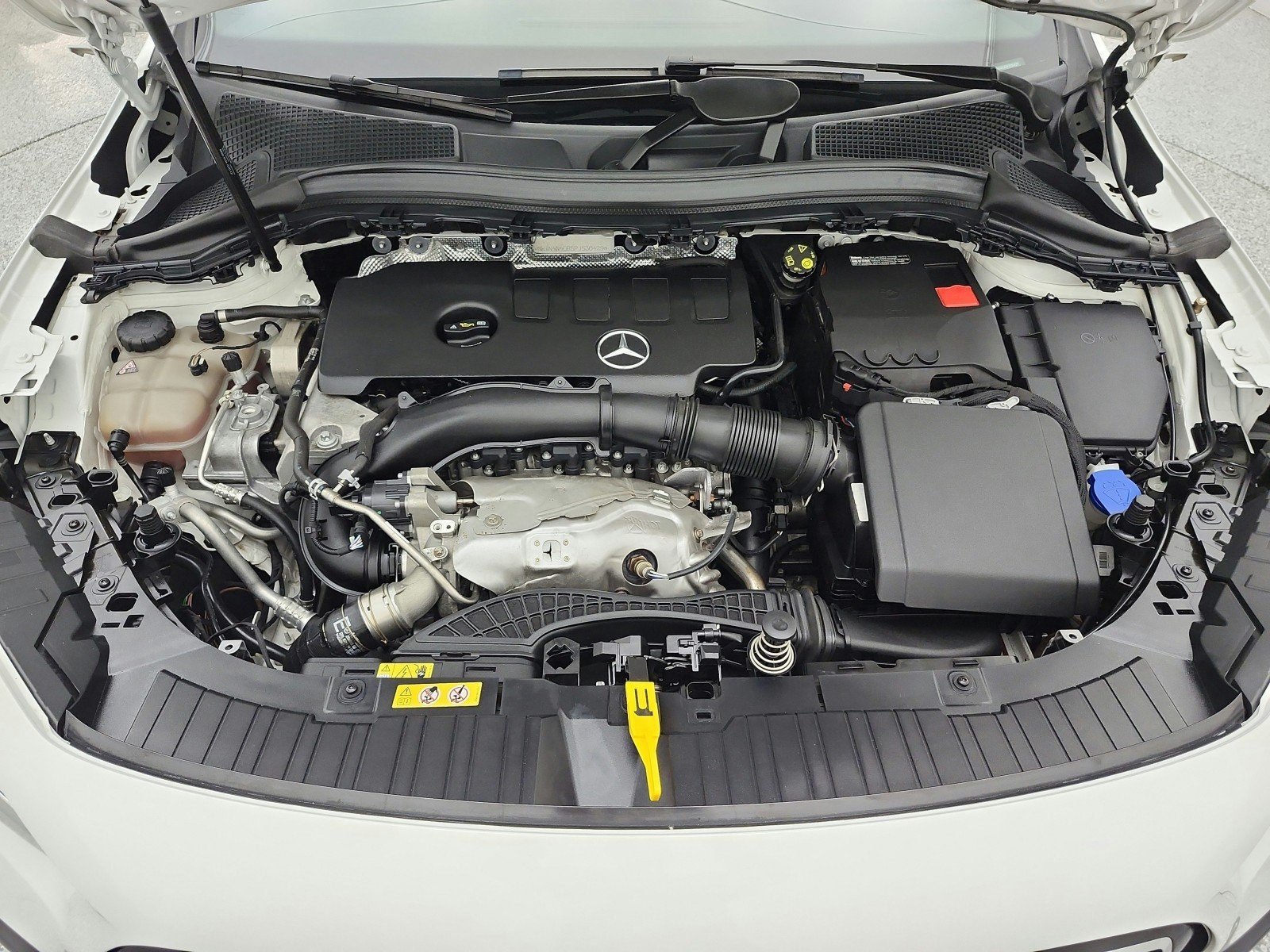 Used 2023 Polar White Mercedes-Benz GLA 250 SUV image 16