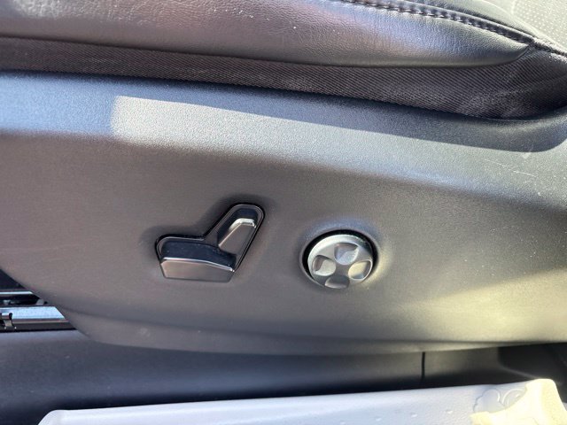 Used 2023 Blue Chrysler Touring L image 19