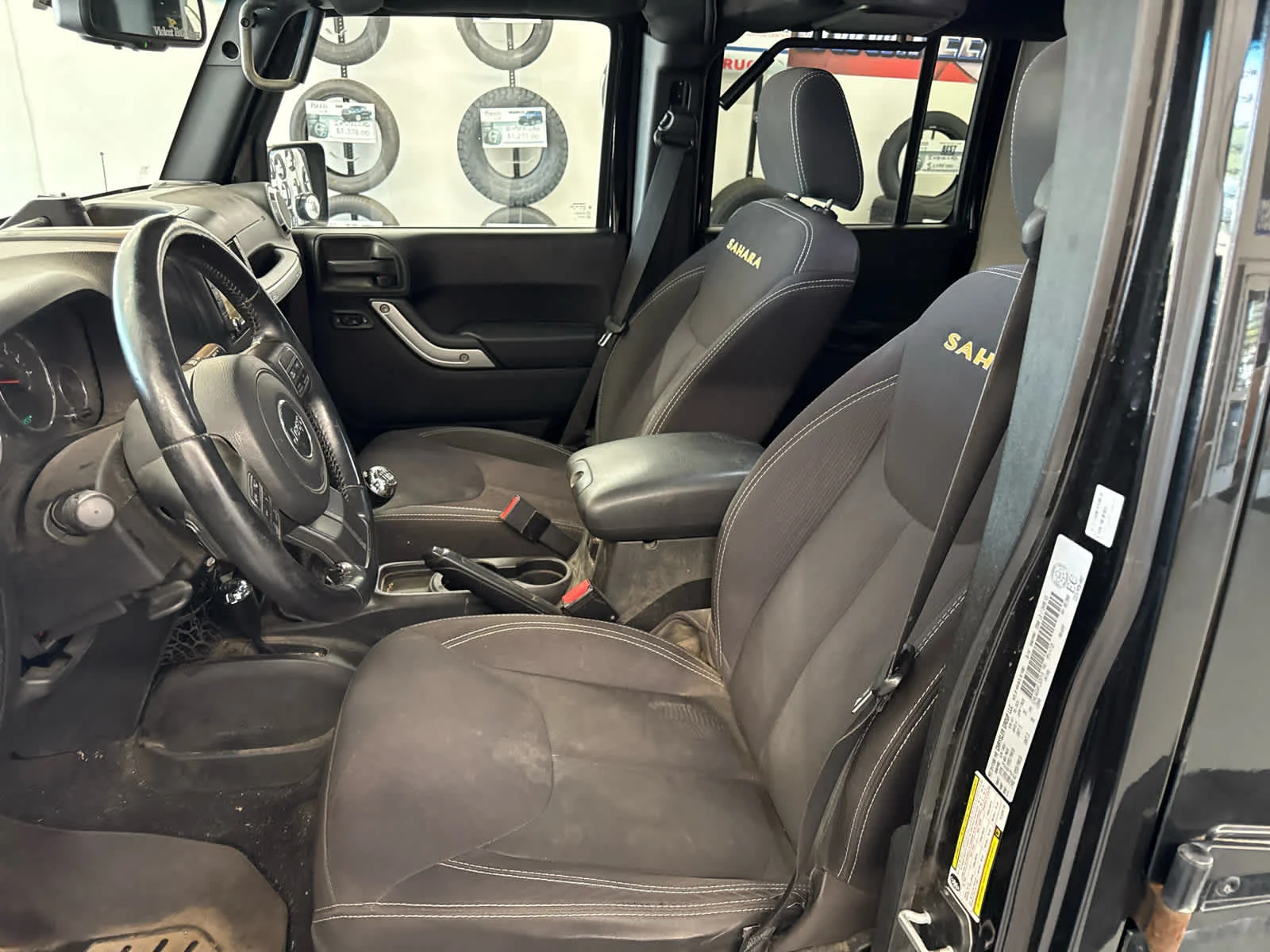 Used 2015 BLACK Jeep Sahara image 7