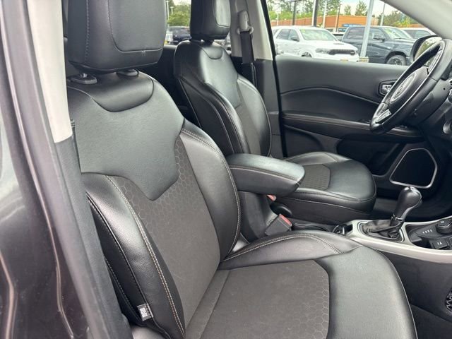 Used 2021 Granite Crystal Metallic Clearcoat Jeep Latitude image 10