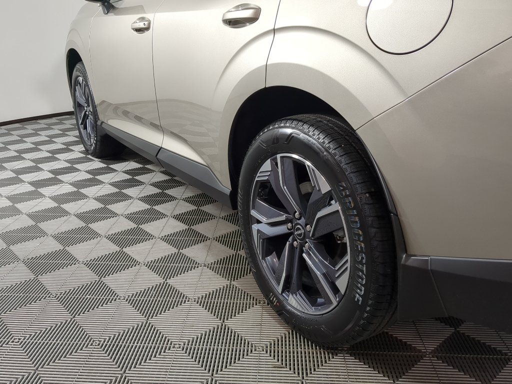 New 2026 Champagne Silver Metallic Nissan SL image 6