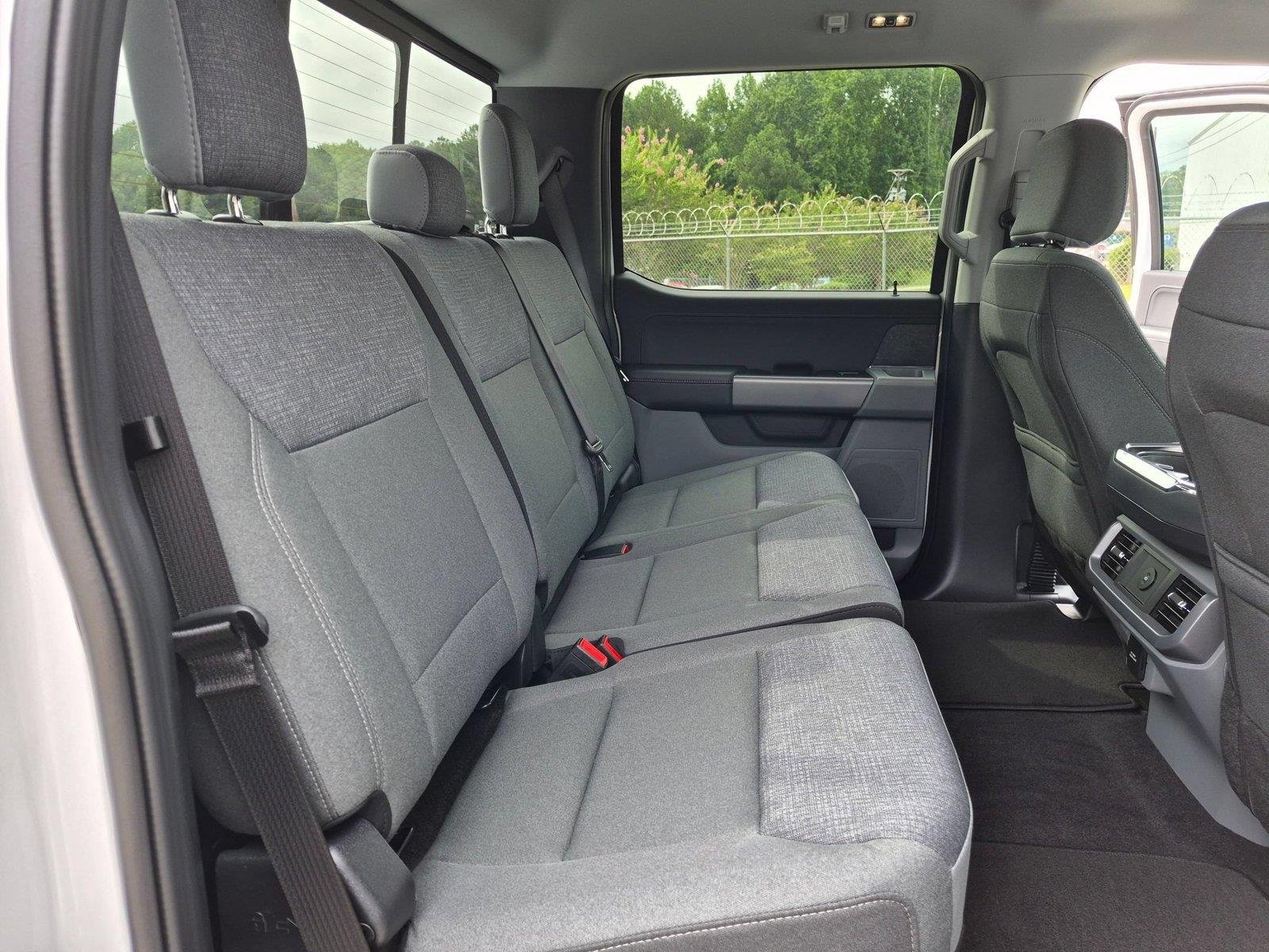 New 2026 Oxford White Ford XLT image 29
