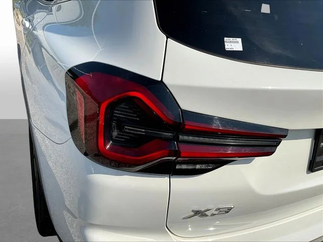 Used 2022 White BMW sDrive30i image 25