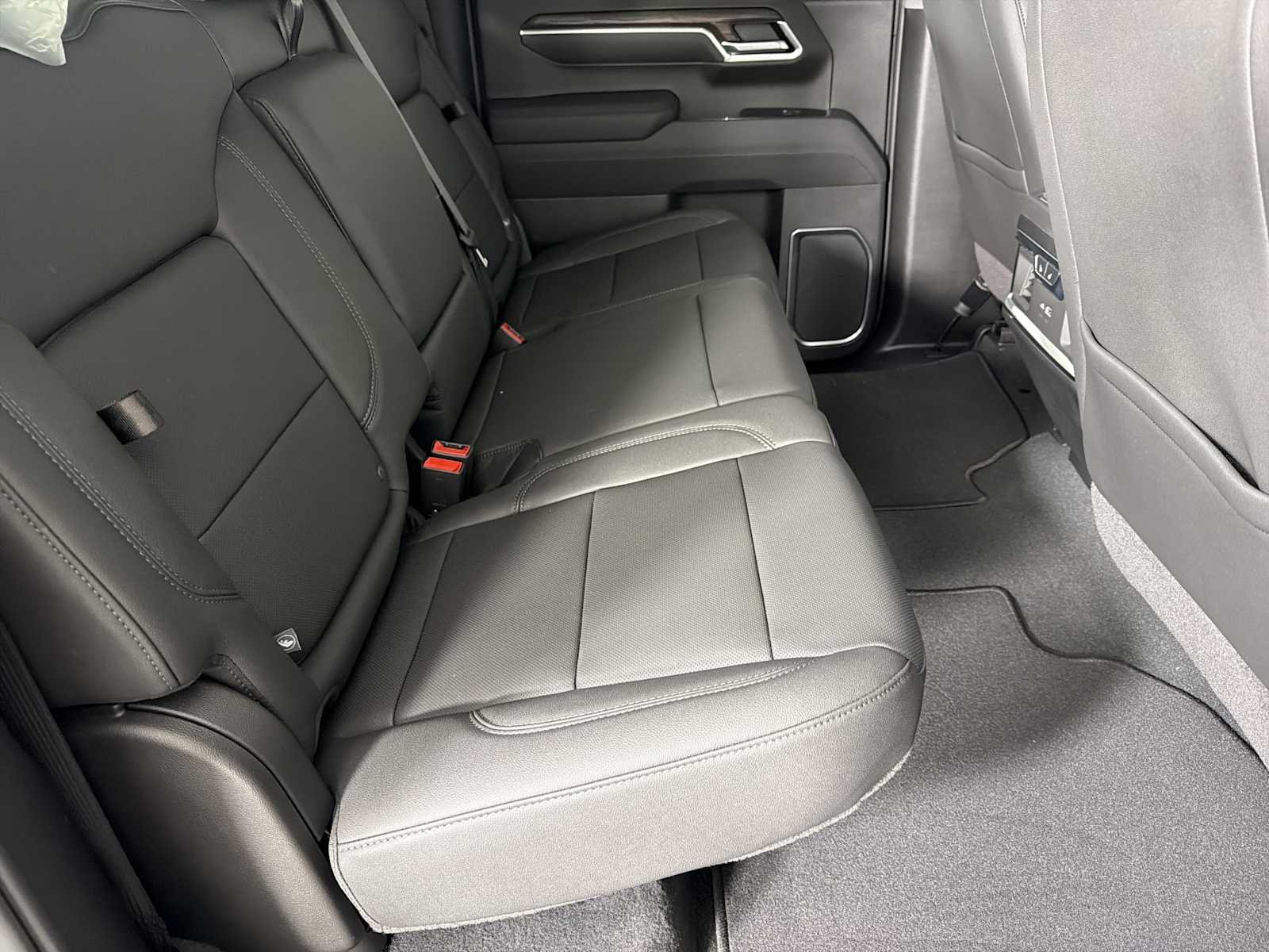 2026 GMC Sierra 1500 SLT - Photo 13