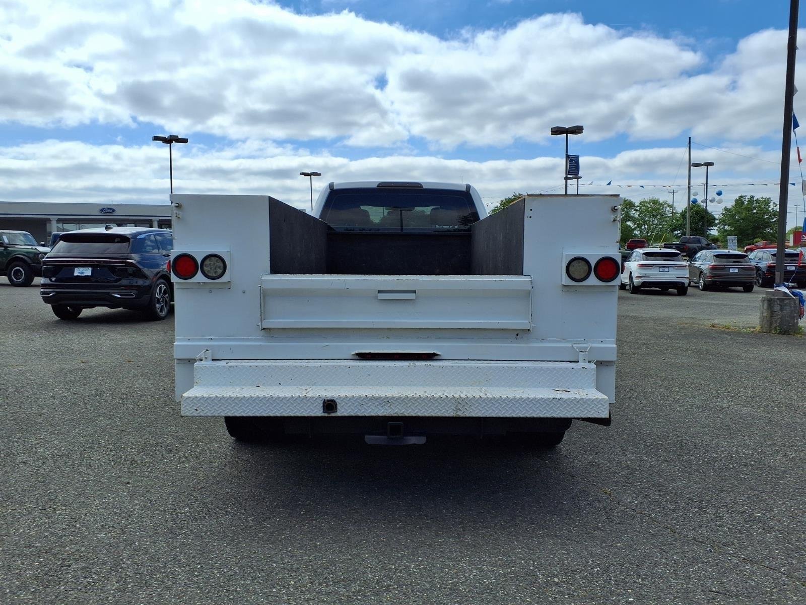Used 2017  Ford XL image 8