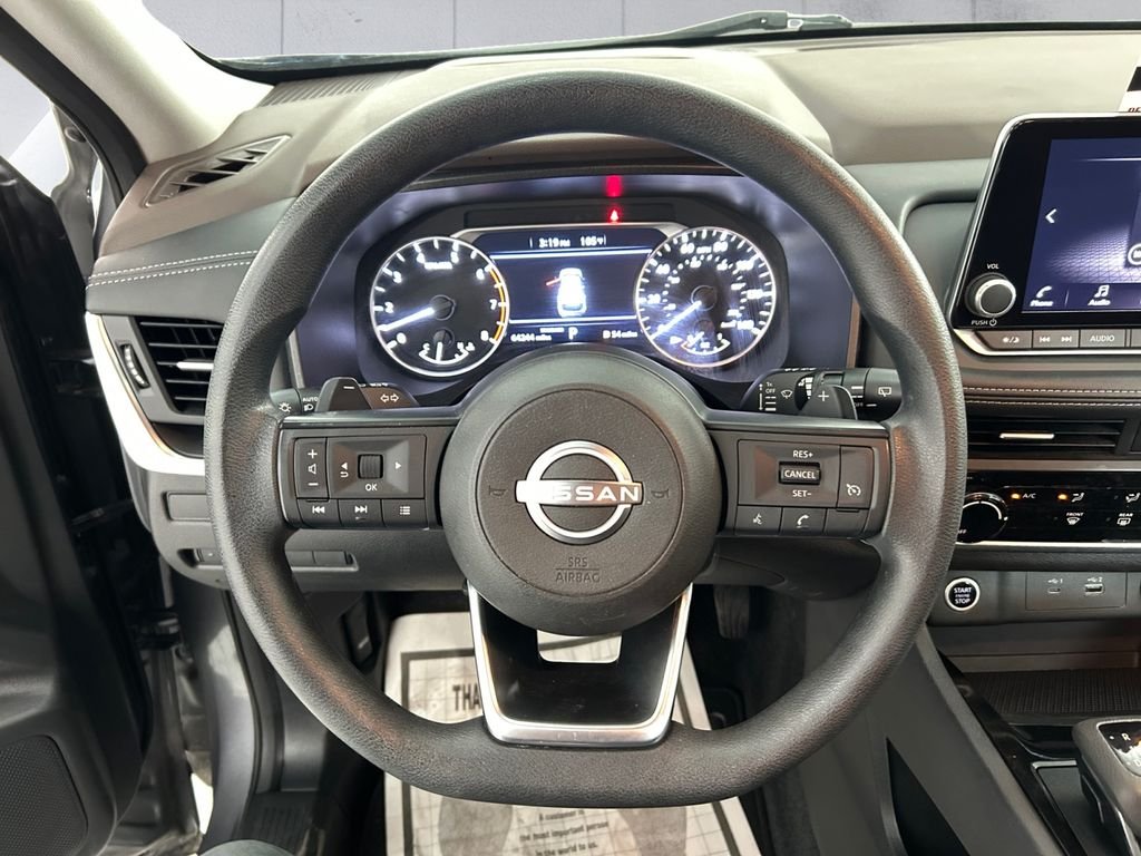 Used 2023 Gray Nissan S image 9