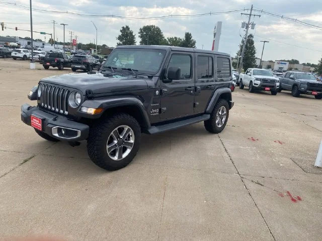 Used 2019 Granite Crystal Clearcoat Metallic Jeep Unlimited Sahara image 6