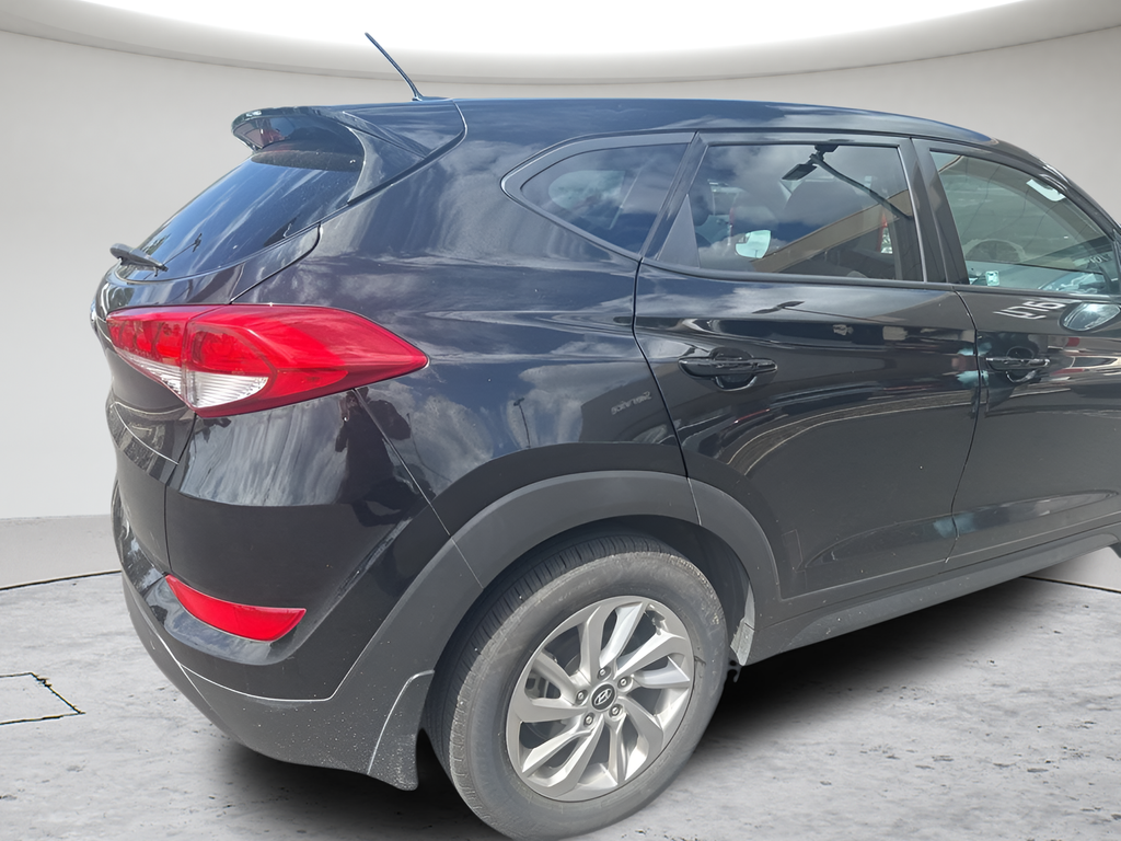 Used 2017 Black Hyundai SE image 9