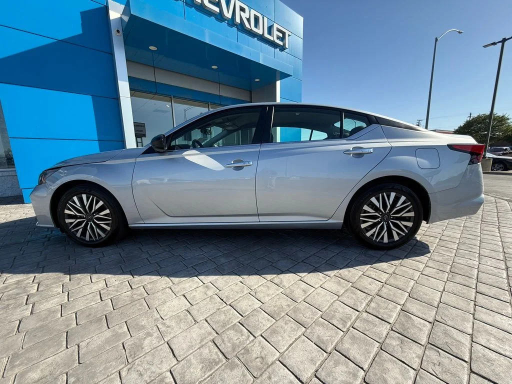 Used 2024 Silver Nissan 2.5 SV image 14