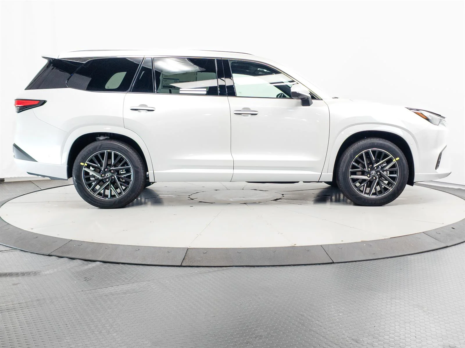 New 2026 Wind Chill Pearl (089) Lexus Premium image 14