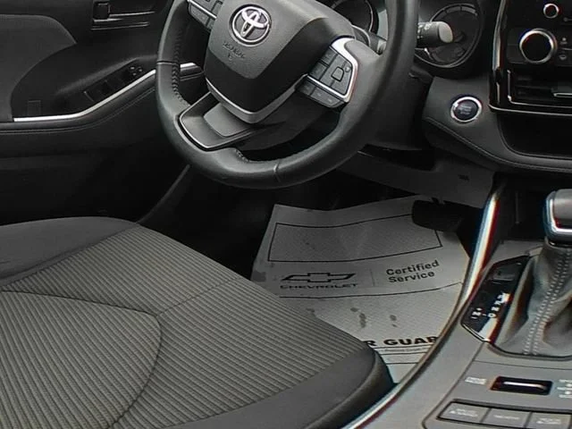 2022 Toyota Highlander LE - Photo 38