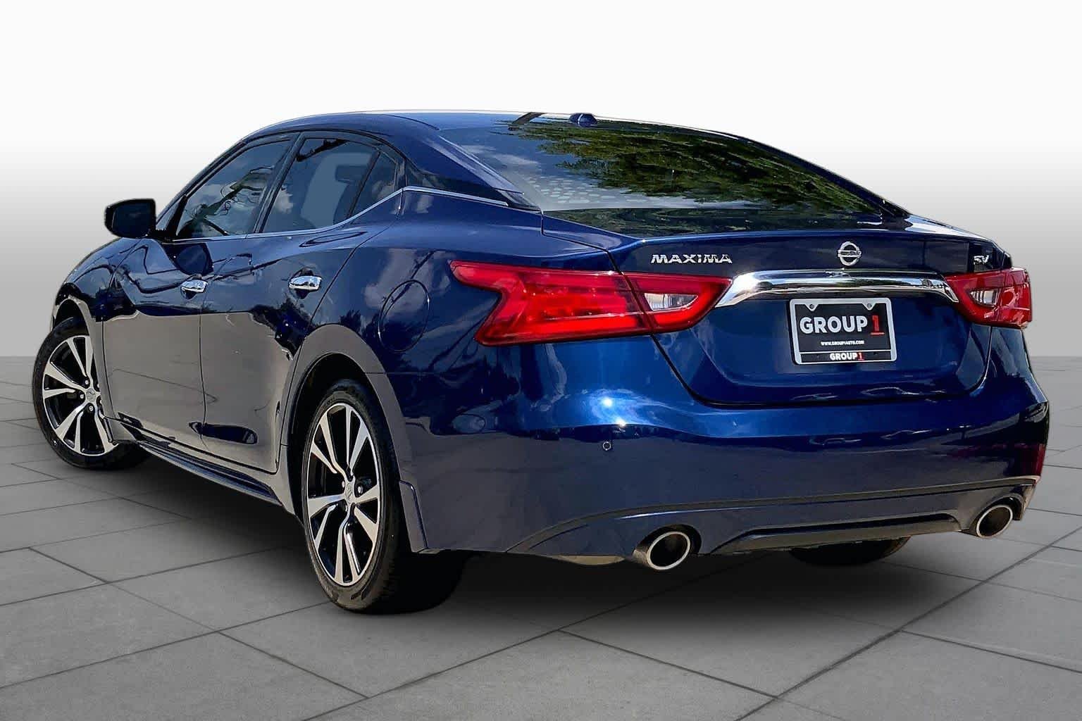 Used 2018 Deep Blue Pearl Nissan SV image 12