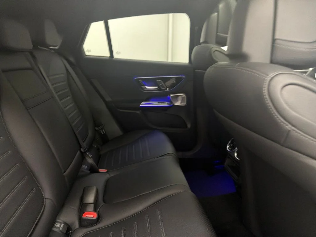New 2027 White Mercedes-Benz GLC 300 image 25