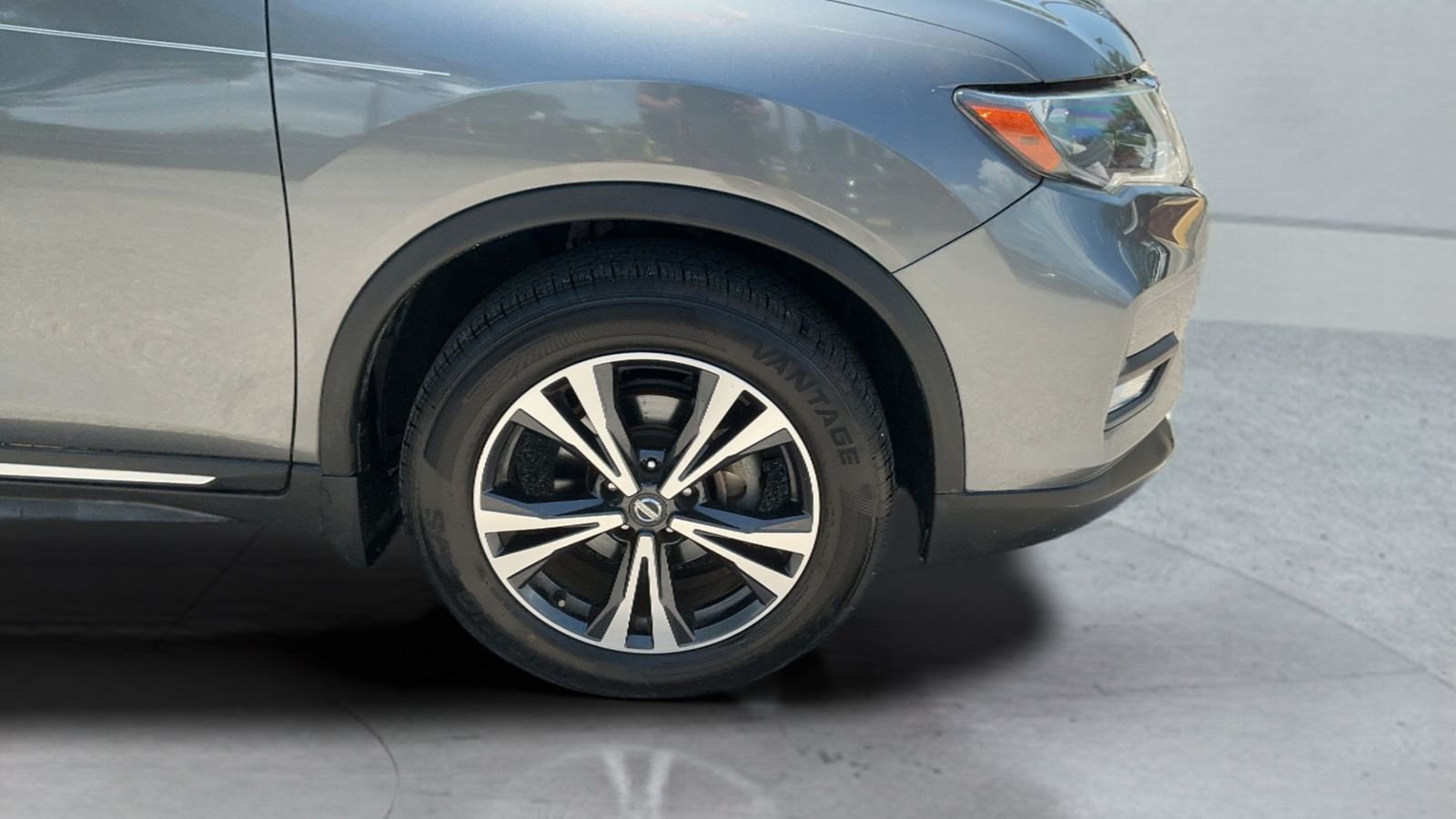 Used 2017 Gray Nissan SL image 19
