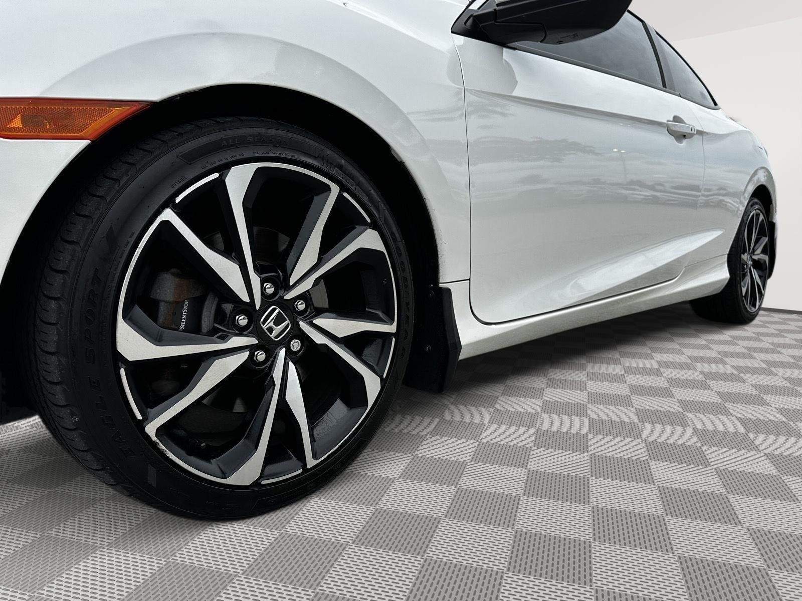 Used 2018 White Orchid Pearl Honda  image 6