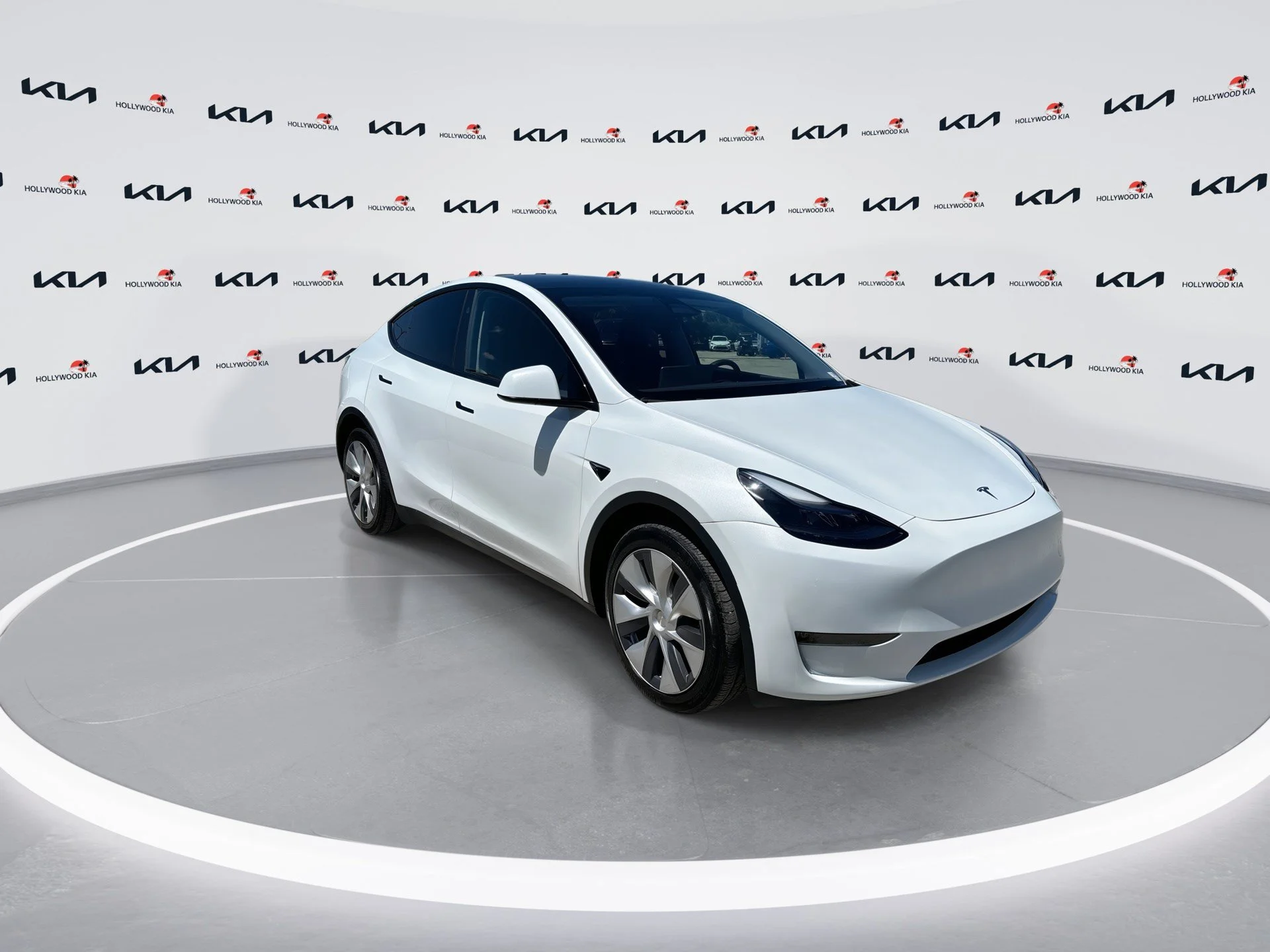 Used 2024 Tesla Model Y Long Range with VIN 7SAYGDEE0RA266823 for sale in Hollywood, FL