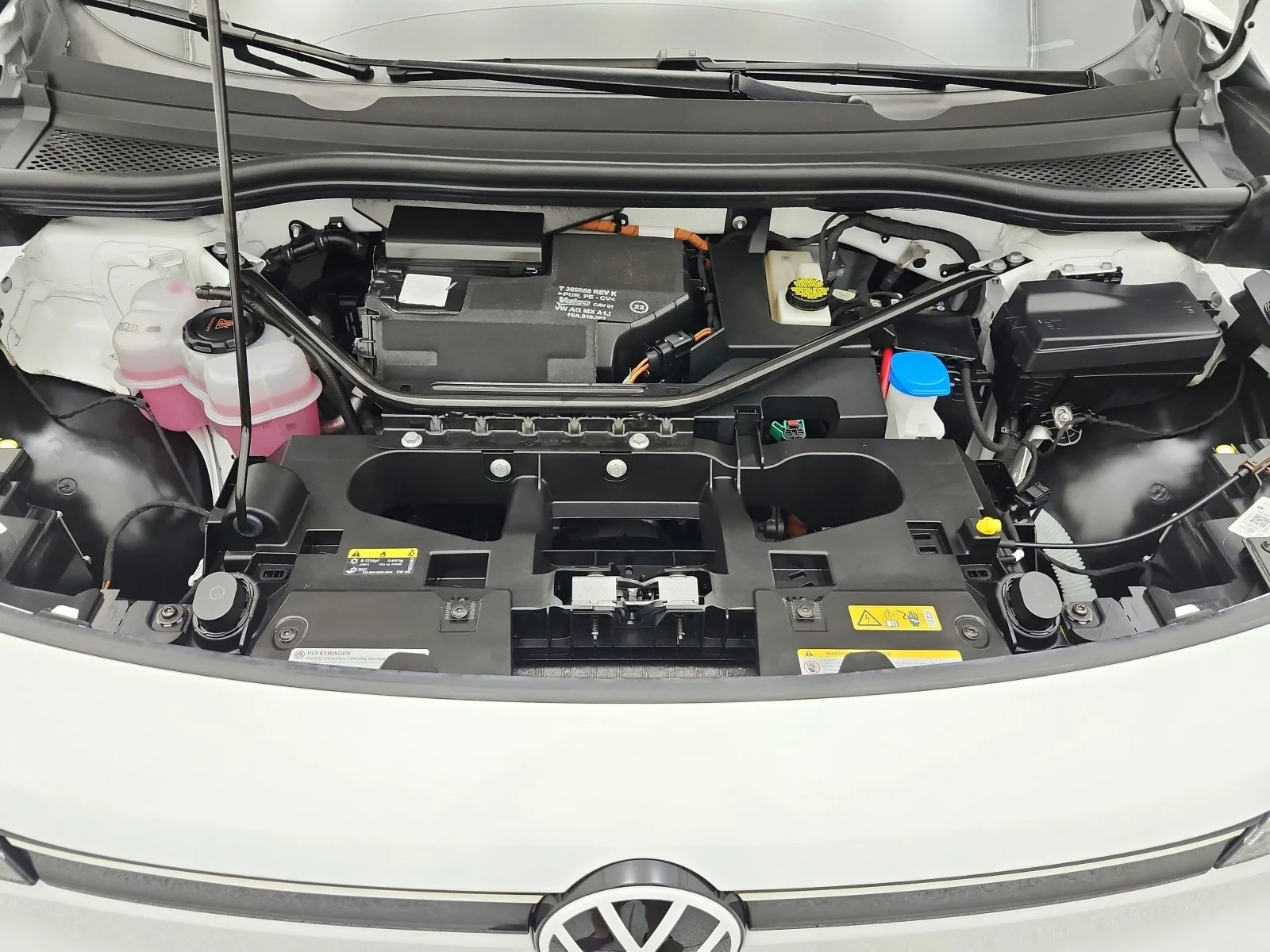 Used 2023 Pure White Volkswagen Pro image 16