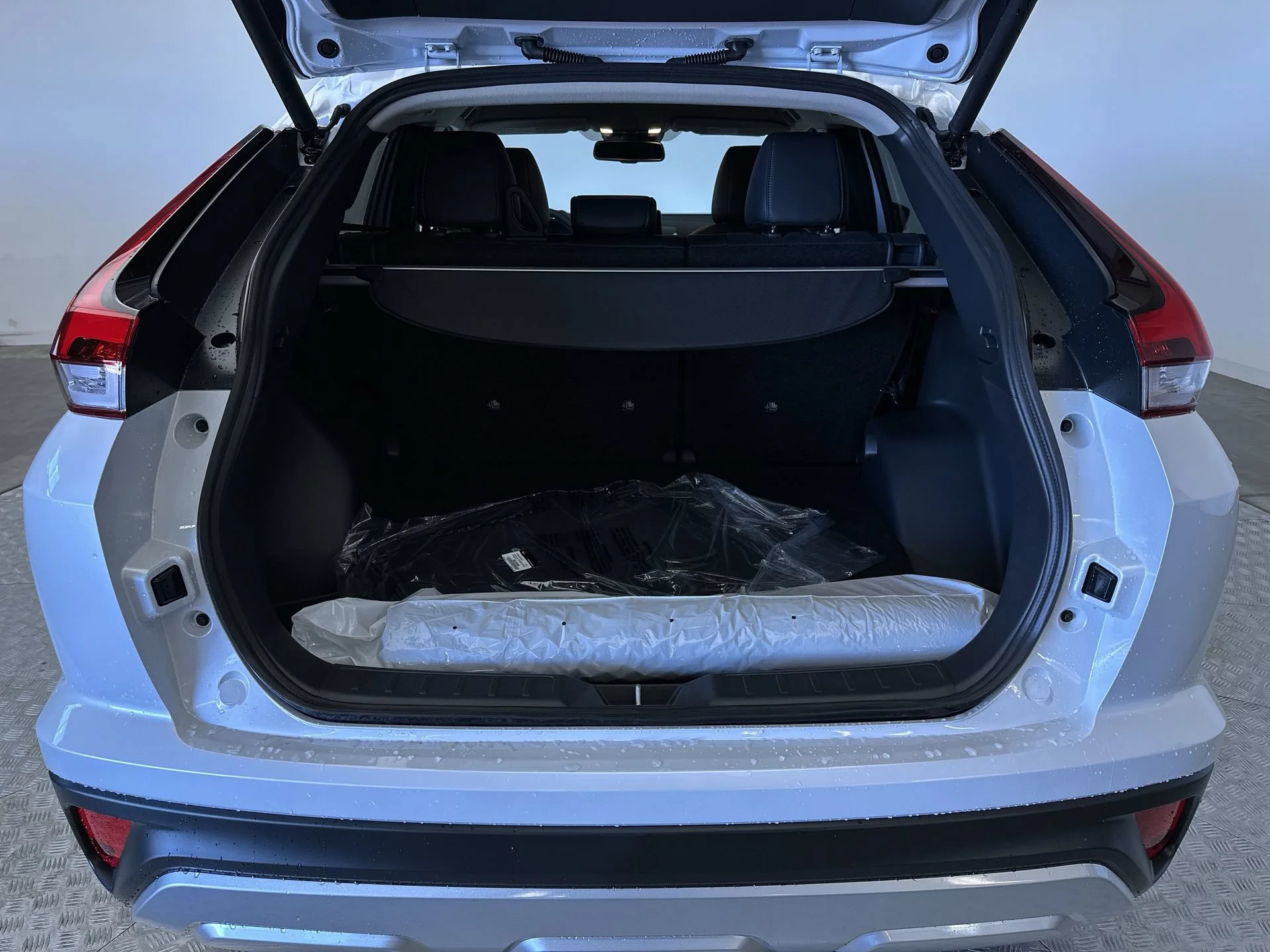 New 2026 White Diamond Mitsubishi SE image 24