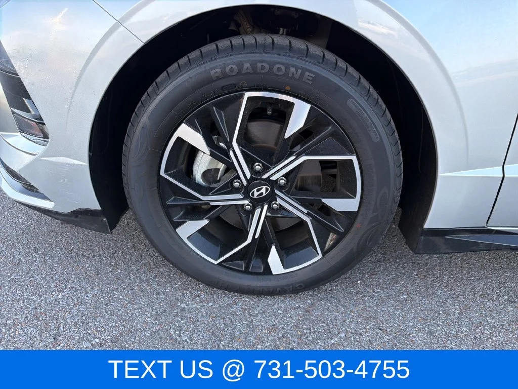 Used 2025 Silver Hyundai SEL image 28