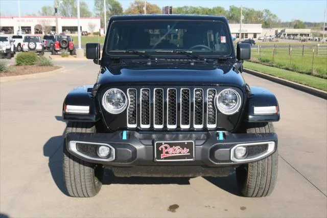 New 2023 Black Clear-Coat Exterior Paint Jeep Sahara 4xe image 8