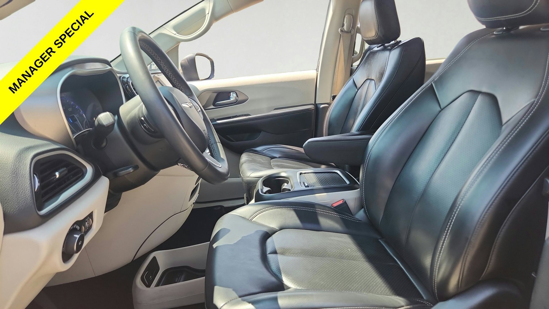 Used 2023 Gray Chrysler Touring L image 10