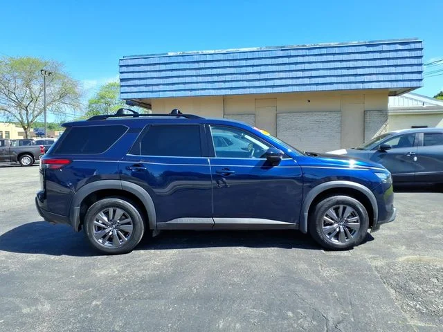 2023 Nissan Pathfinder SV - Photo 3