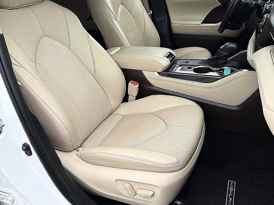 Used 2022 Pearl Toyota Limited image 24