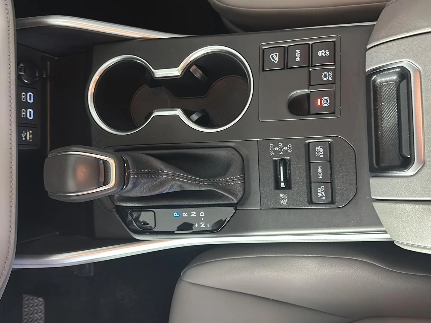 Used 2023 Moon Dust Toyota XLE image 19