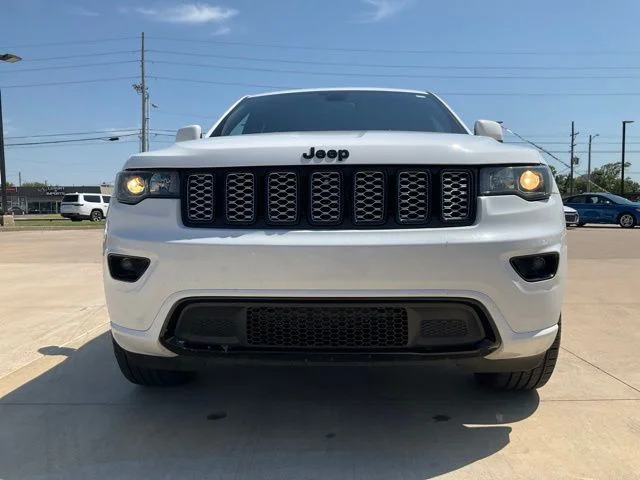 Used 2019 White Jeep Altitude image 30