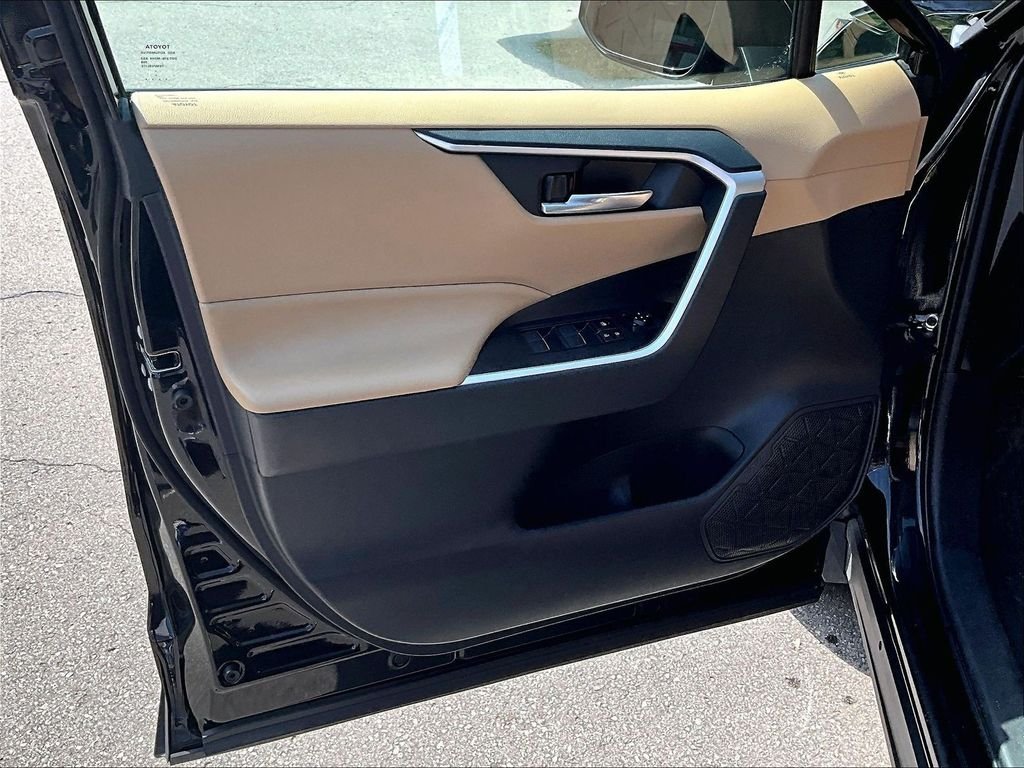Used 2022 Midnight Black Metallic Toyota XLE image 9