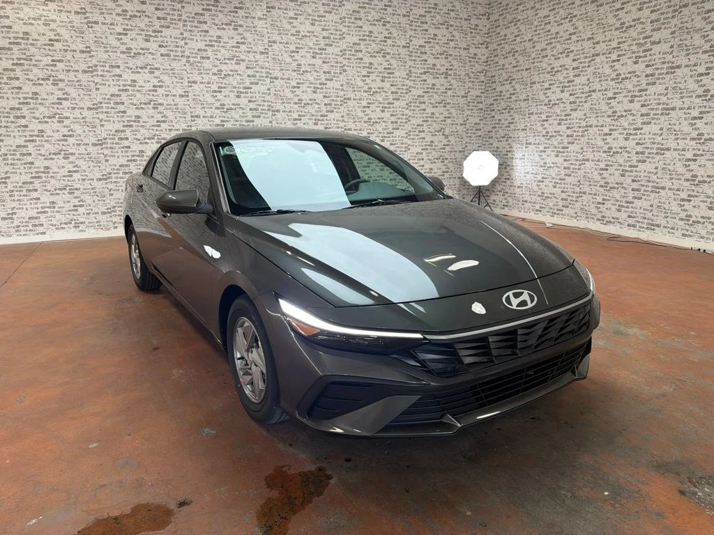 New 2026 Amazon Gray Hyundai SE image 1