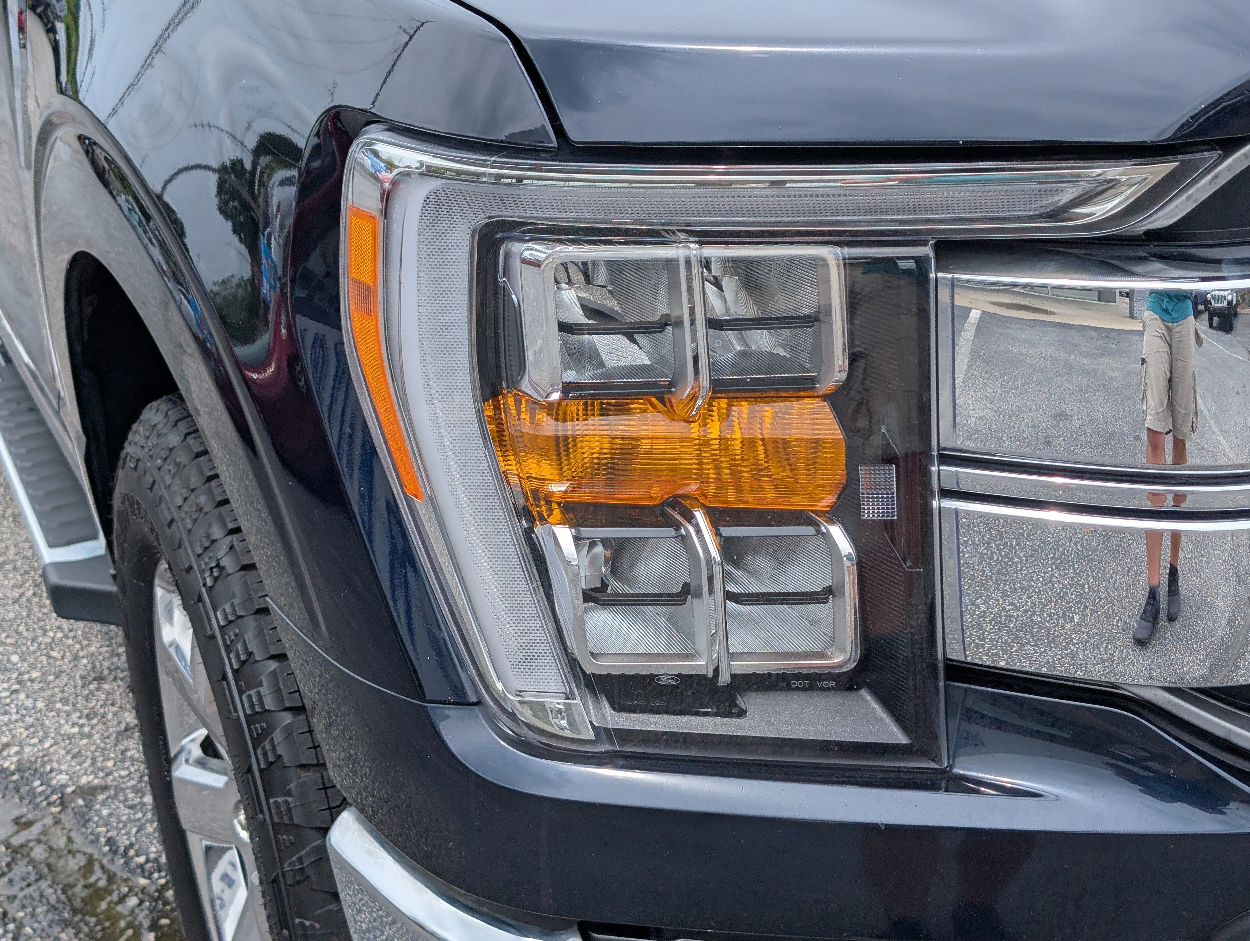 Used 2023 Antimatter Blue Metallic Ford LARIAT image 5