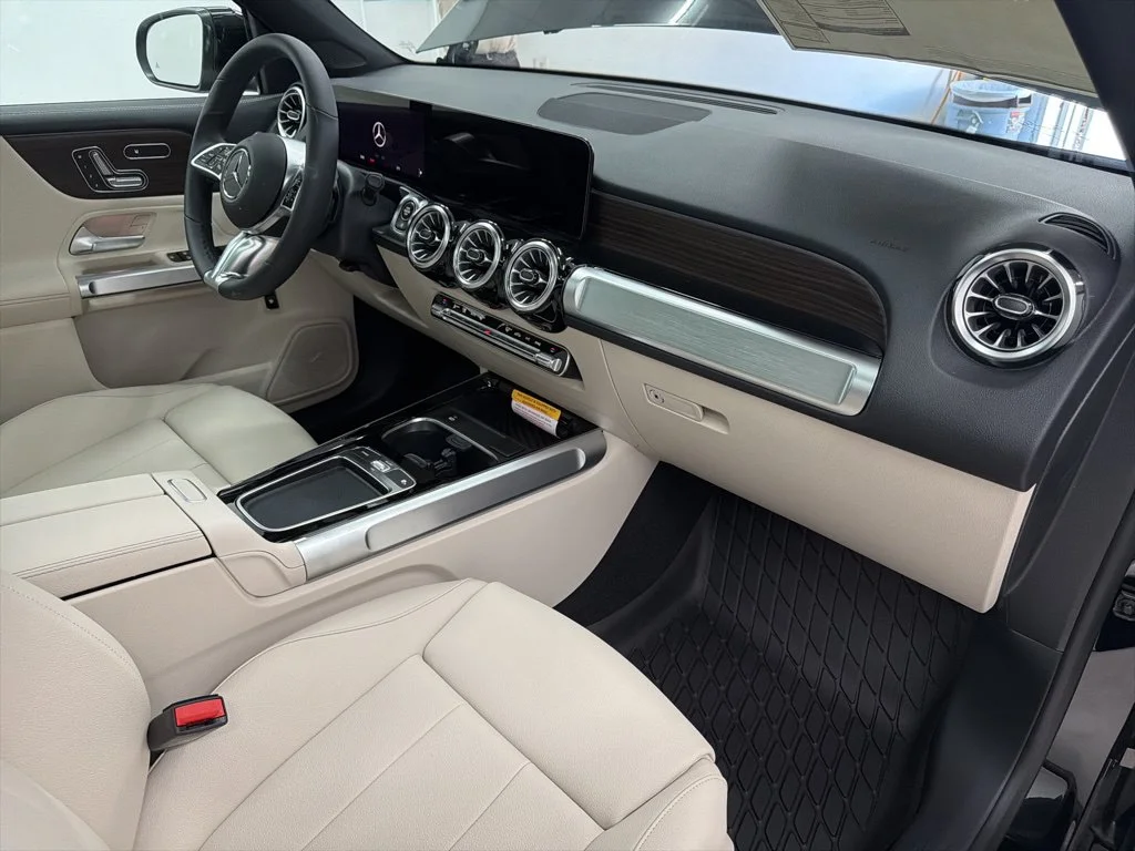 Used 2026 Black Mercedes-Benz GLB 250 image 27