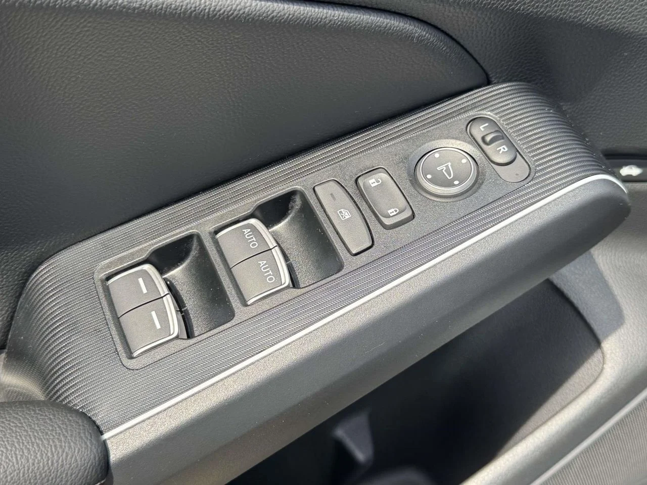 Used 2025 Solar Silver Metallic Honda Sport image 23
