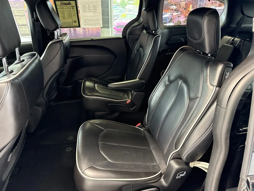 Used 2025 Black Chrysler Limited image 12
