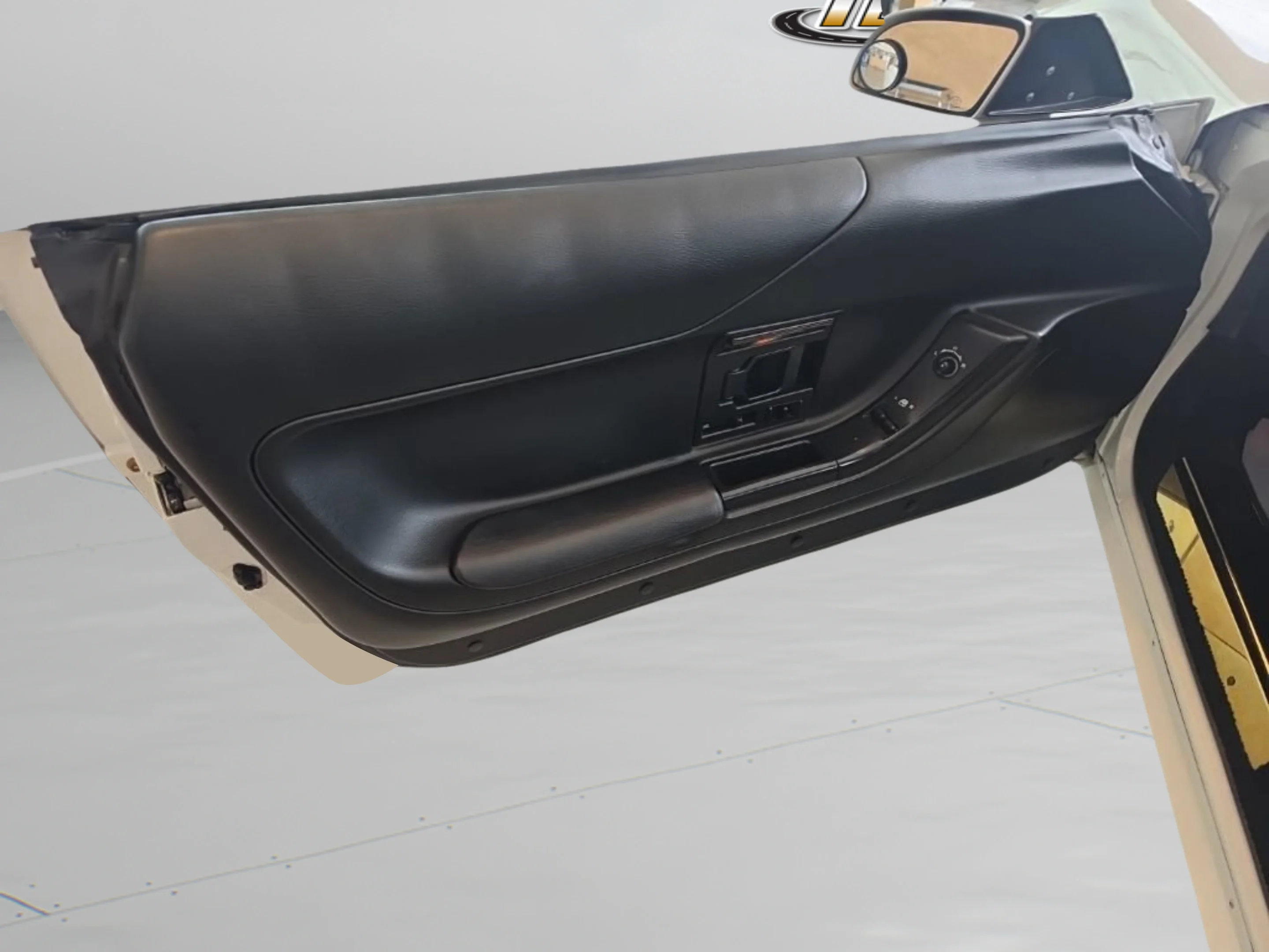 Used 1994  Chevrolet 2dr Convertible image 5
