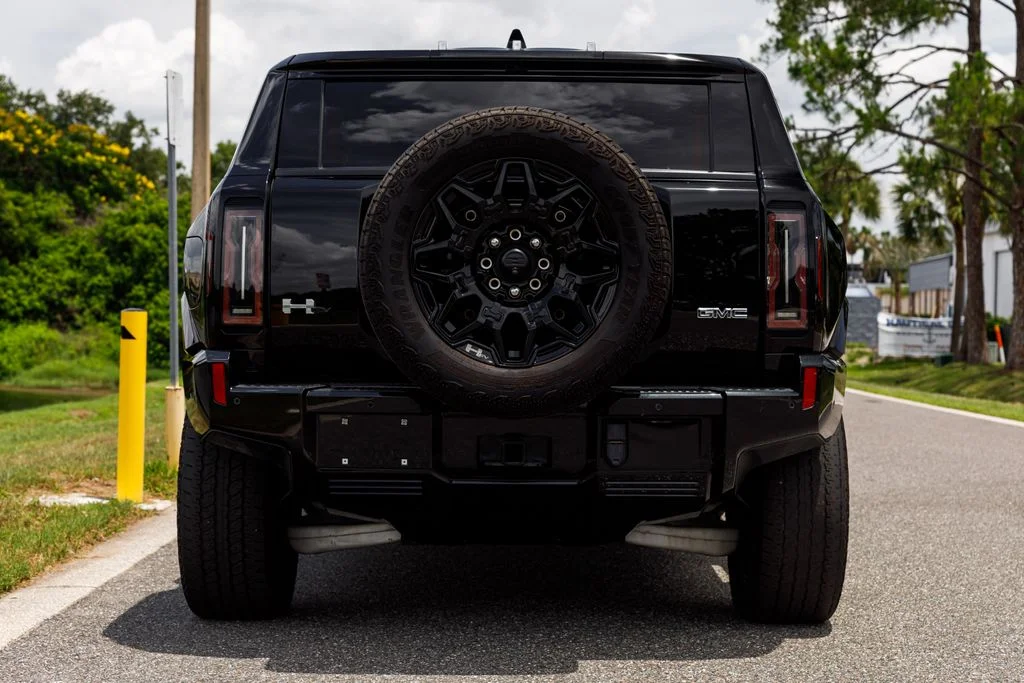 Used 2025 Black GMC 2X image 4