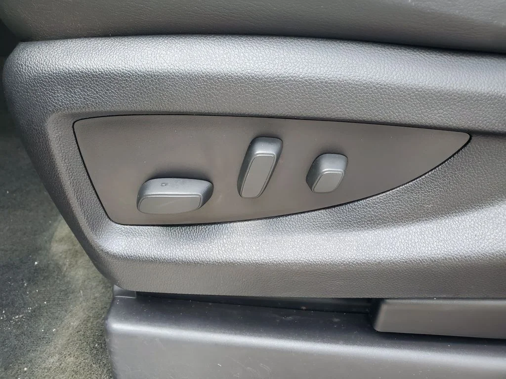 Used 2018 Black GMC Denali image 9