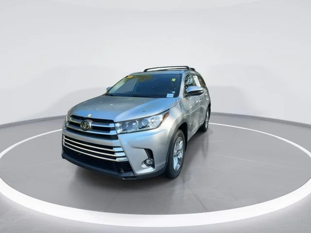 Used 2019 Silver Toyota Limited image 3