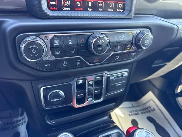 Used 2020 Silver Jeep Unlimited Sahara image 22