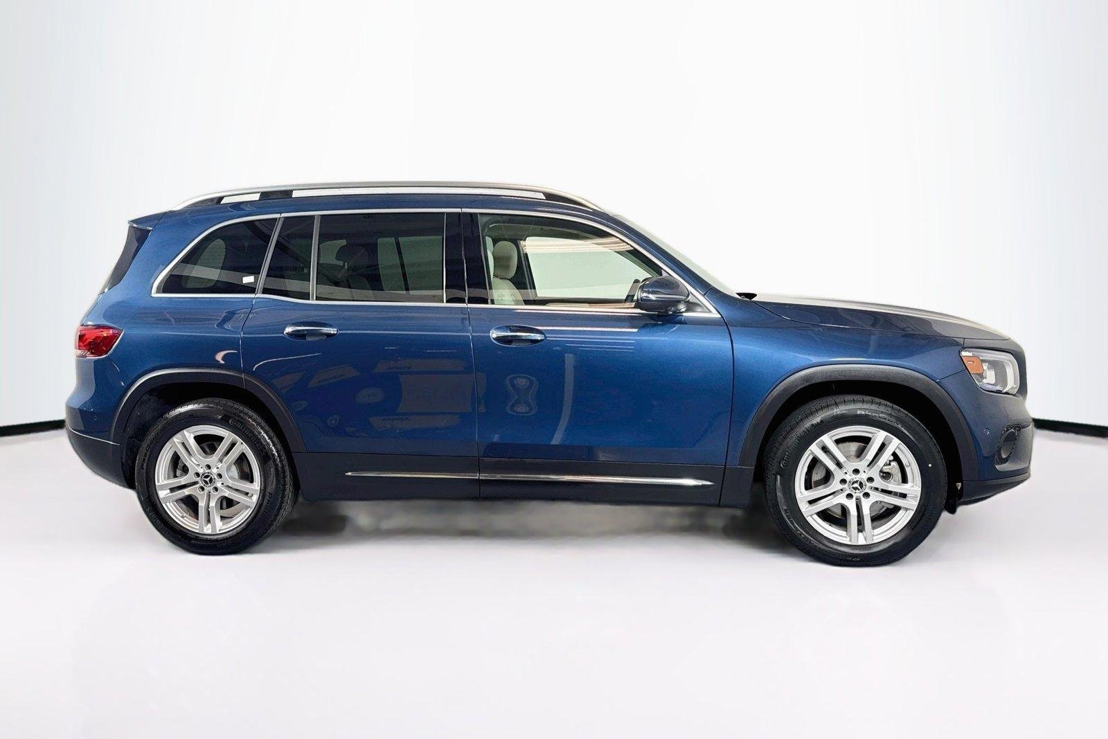 Used 2022 Denim Blue Metallic Mercedes-Benz GLB 250 image 4