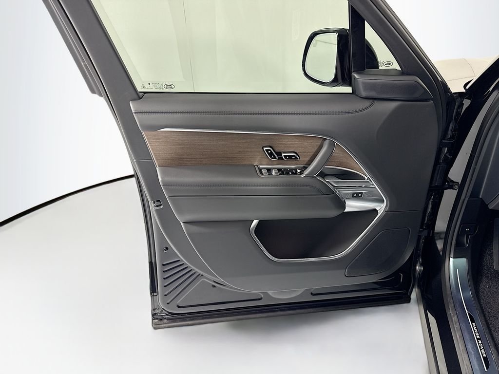 New 2026 Santorini Black Land Rover SE image 24