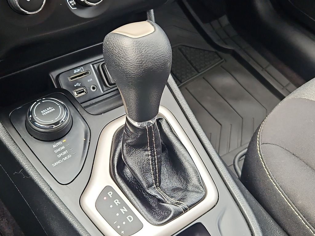 Used 2016 Granite Crystal Metallic Clearcoat Jeep Sport image 20